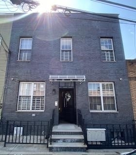 73-22 69TH PL, TOWNHOUSE Queens, NY 11385