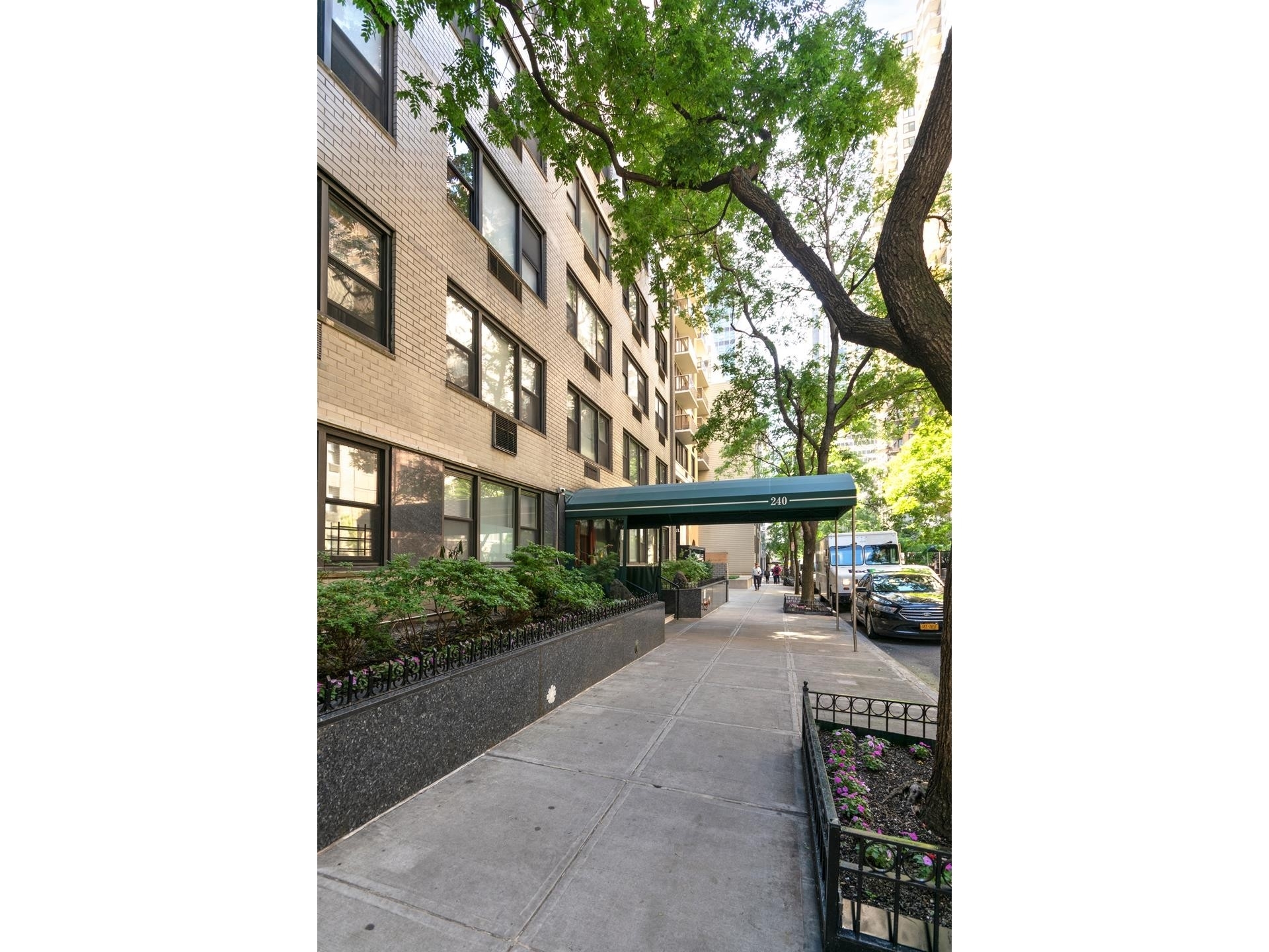 7. Condominiums for Sale at 240 E 46TH ST, 10F Turtle Bay, New York, New York 10017