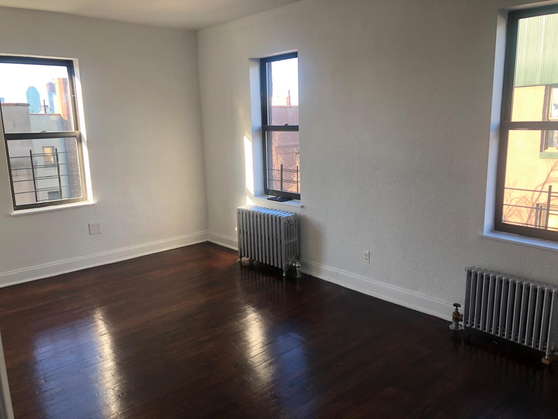48-08 47th St, 5A Queens, NY 11377