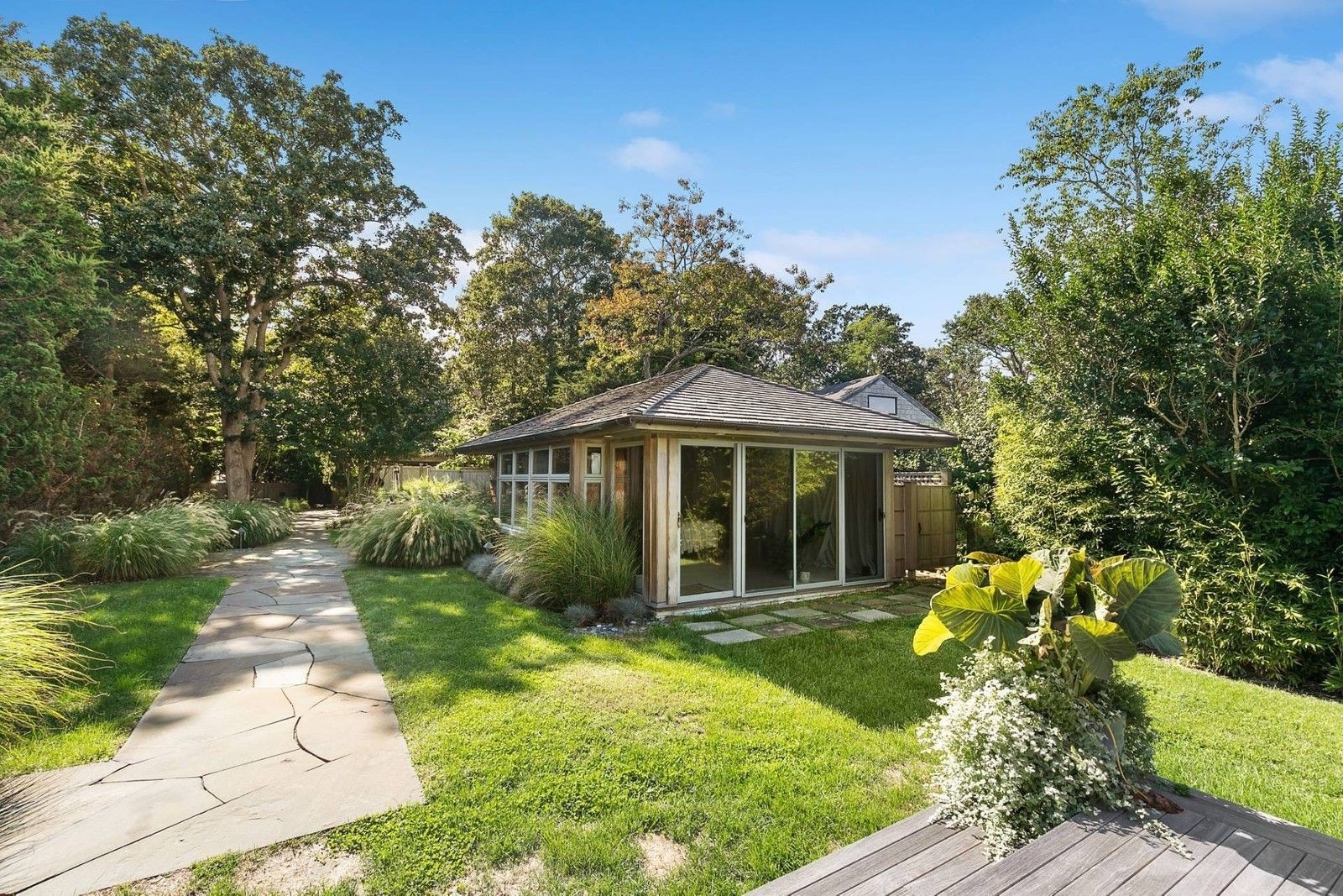 13. Single Family Homes for Sale at Springs, East Hampton, New York 11937