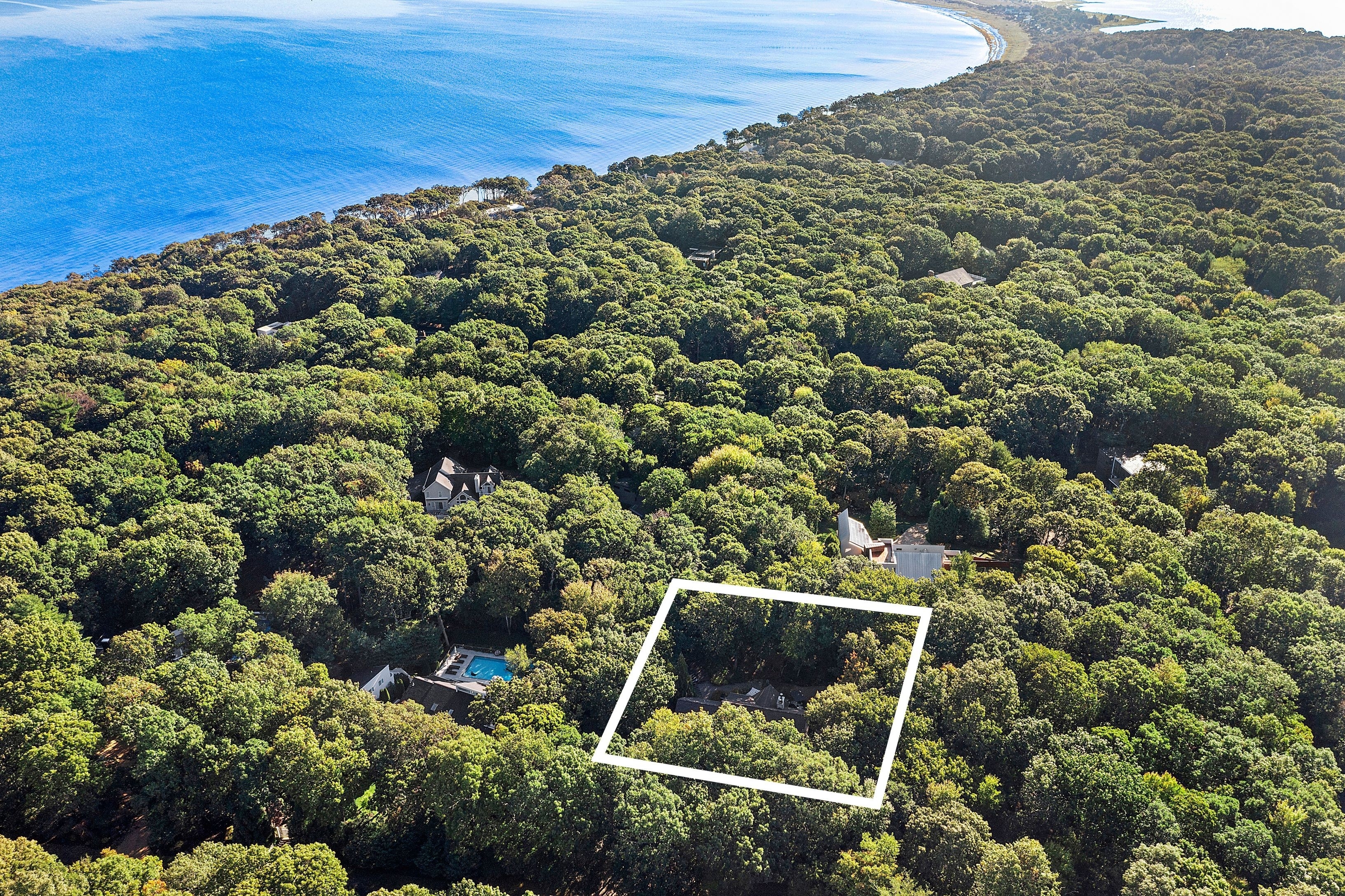 18. Single Family Homes for Sale at Northwest Woods, East Hampton, New York 11937
