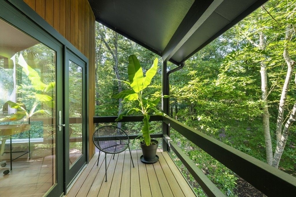 9. Single Family Homes for Sale at Northwest Woods, East Hampton, New York 11937