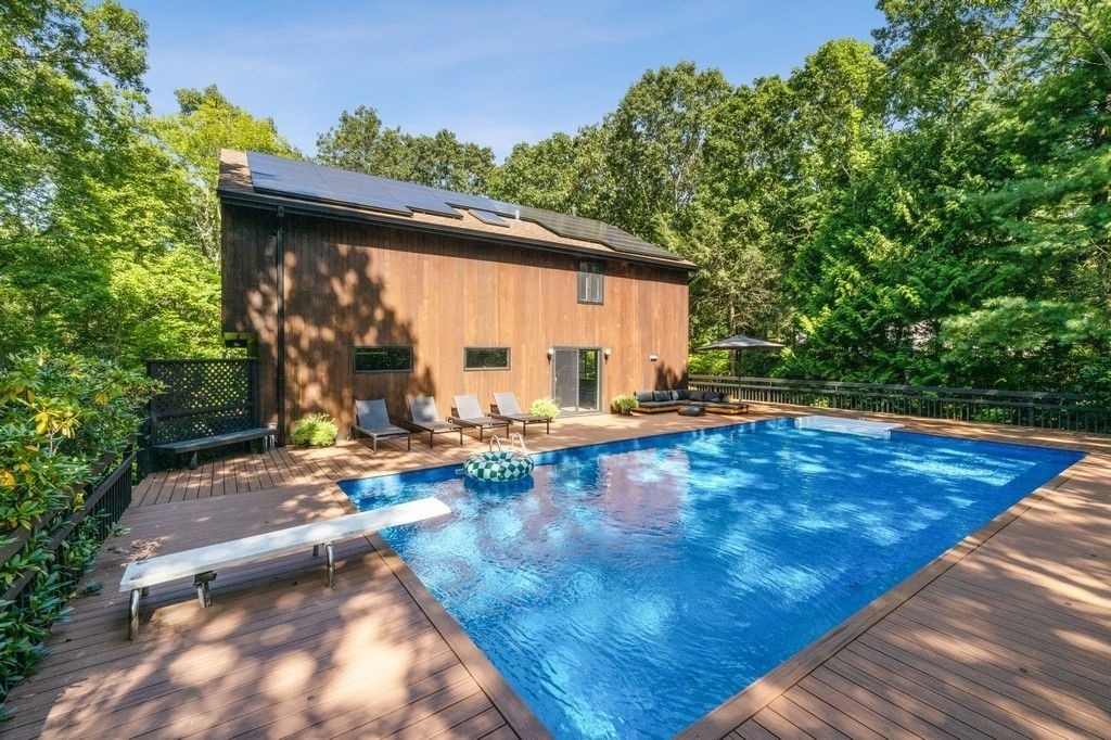 16. Single Family Homes for Sale at Northwest Woods, East Hampton, New York 11937