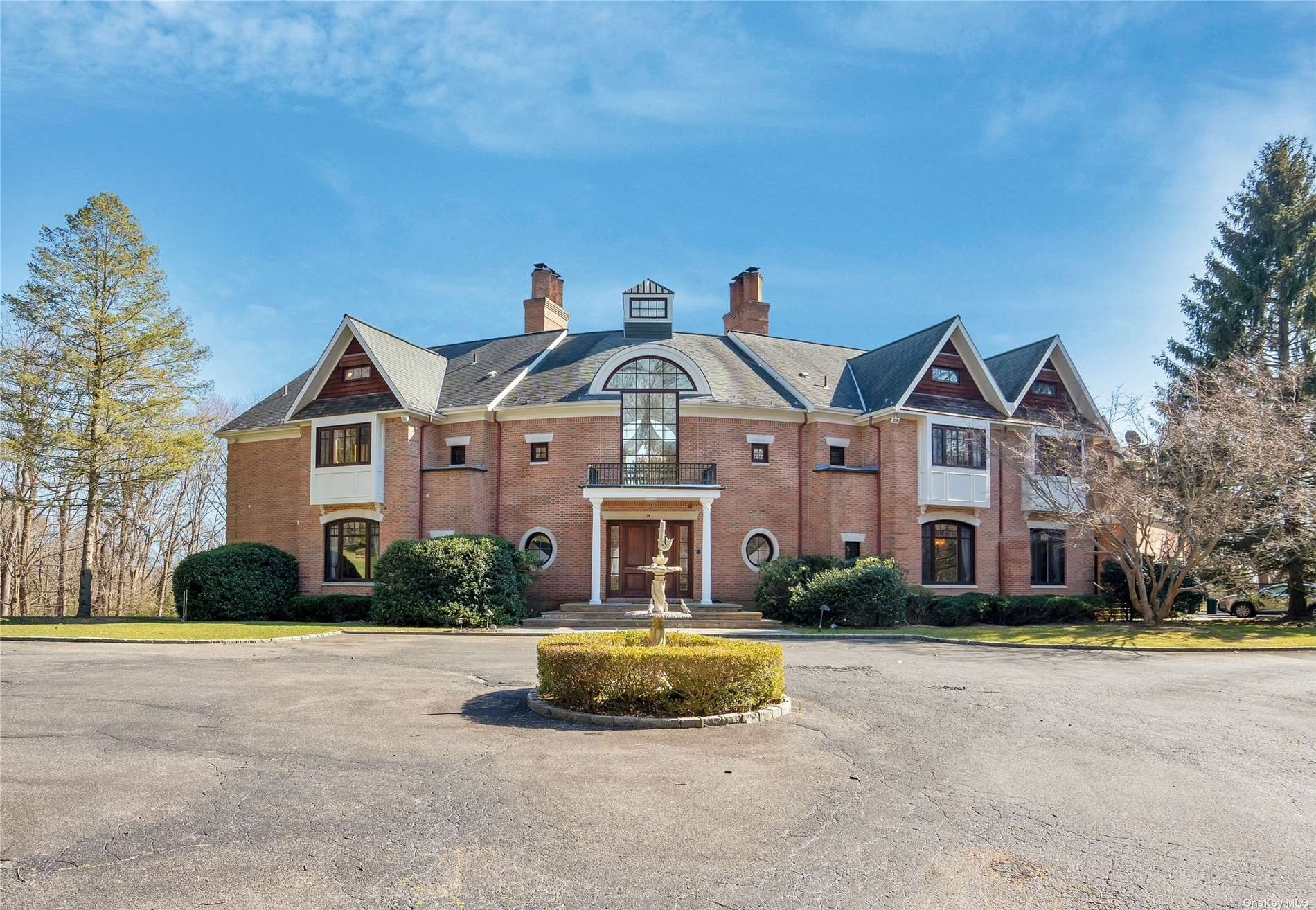 7. Single Family Homes for Sale at Old Westbury, New York 11568
